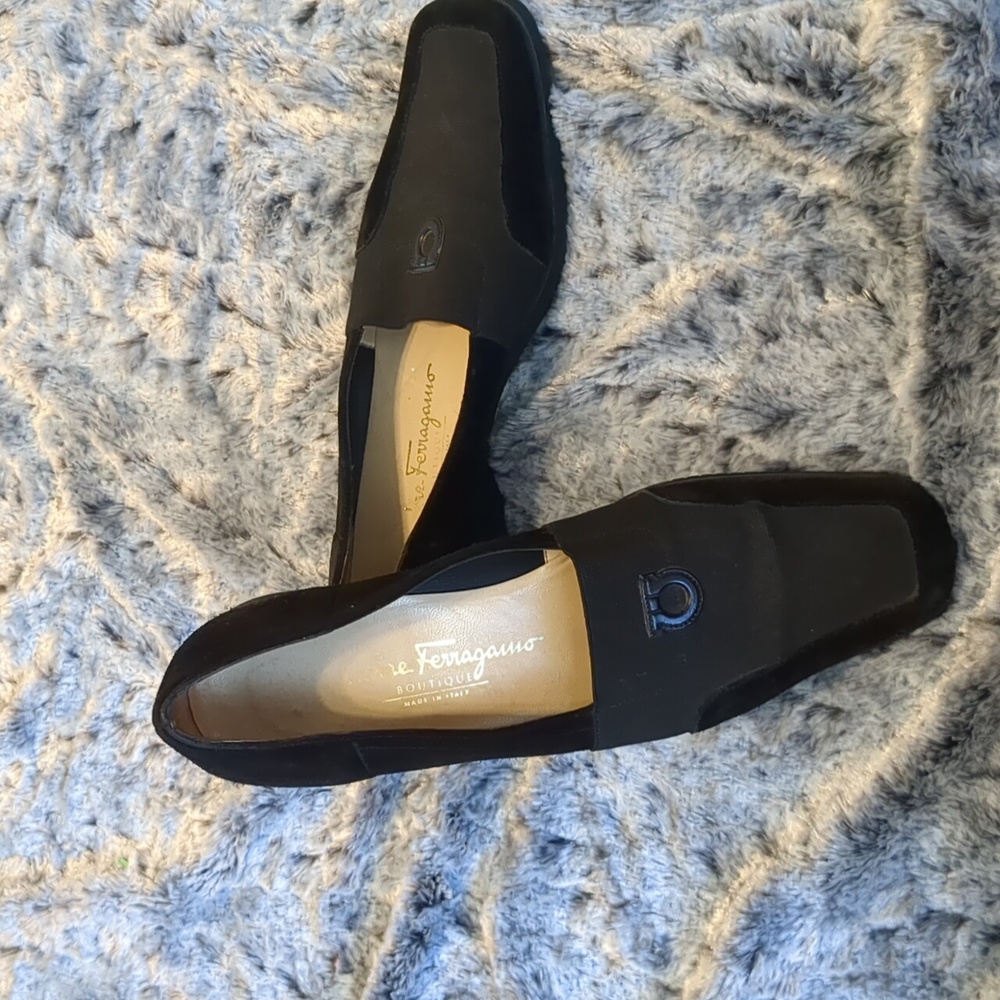 Salvatore Ferragamo Black Flats size 9
